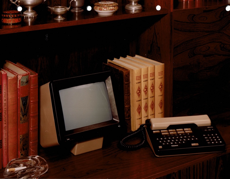 Minitel V1 avec poste téléphonique (non industrialisé)